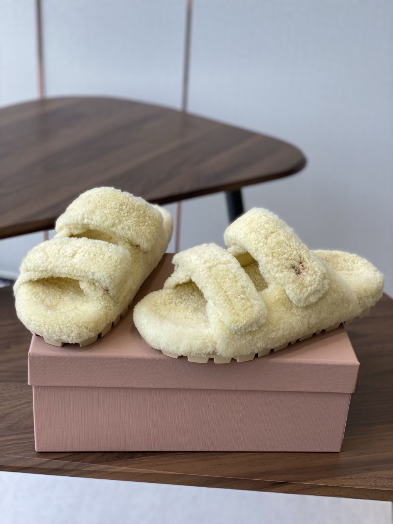 l0vis Vvtt0n slippers